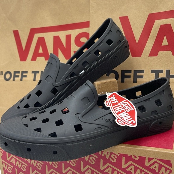 Vans Women’s Slip-On Trk Black
VN0A5HF8BLK
Sneakerss Crocs - Picture 4 of 16